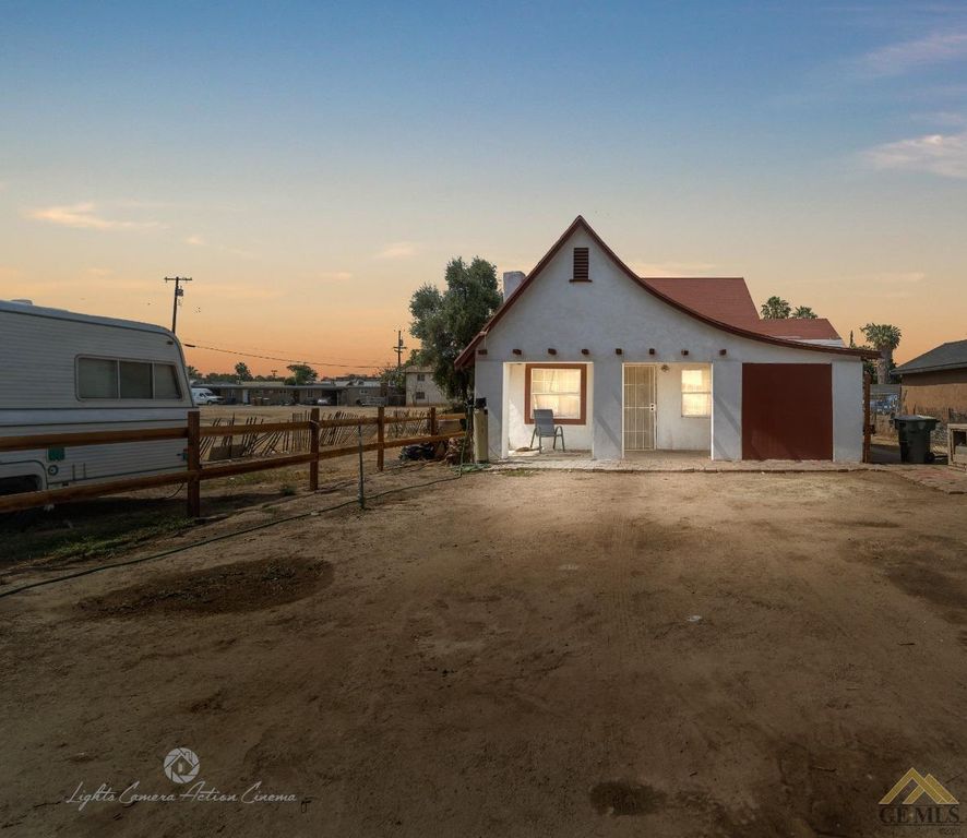 1402 1st St, Bakersfield, CA 93304