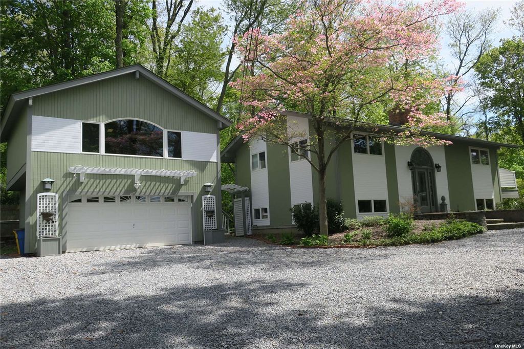 60 School St, Northport, NY 11768