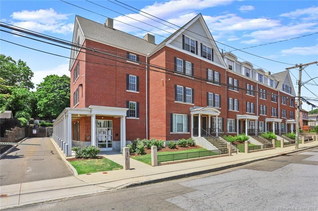 25 Taylor St #12, Stamford, CT 06902