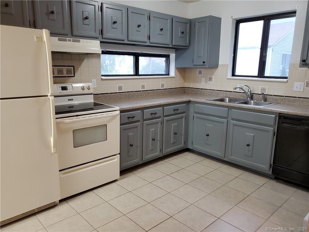 111 Wooster St #5F, Naugatuck, CT 06770