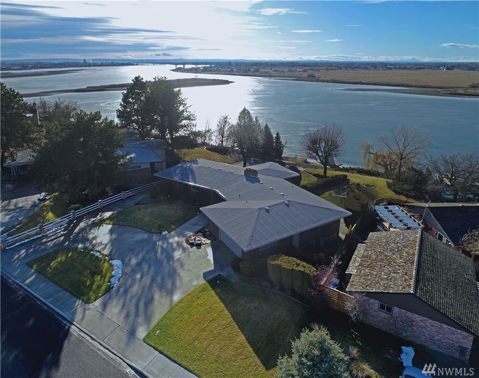 326 N Crestview Dr, Moses Lake, WA 98837 - See Est. Value, Schools & More
