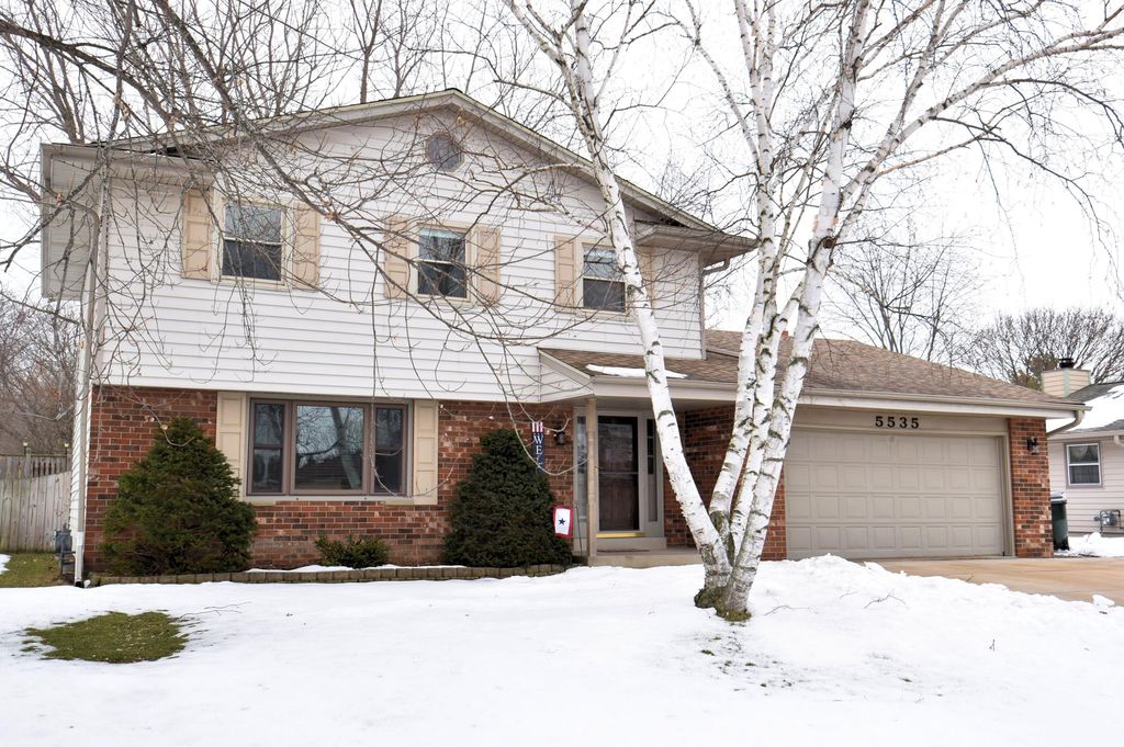 5535 Meadows Dr N, Racine, WI 53402