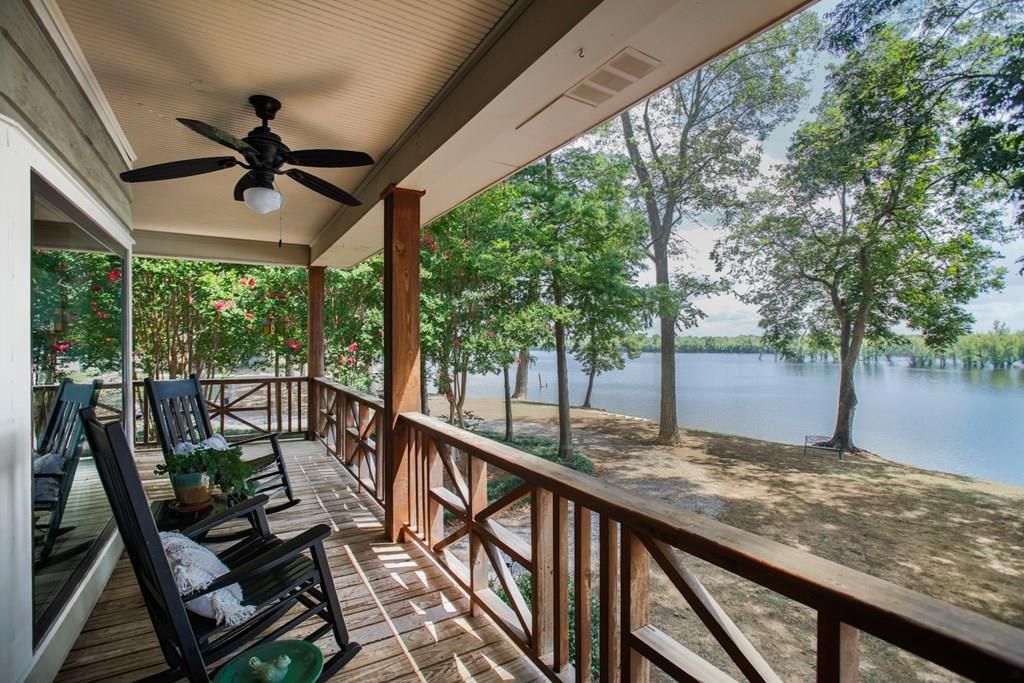 282 N Lake Ferguson Rd, Greenville, MS 38703 5 Bed, 4 Bath SingleFamily Home MLS 88172