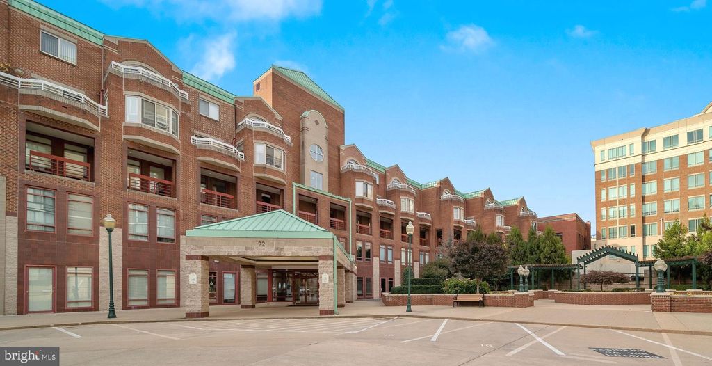 22 Courthouse Sq #403, Rockville, MD 20850