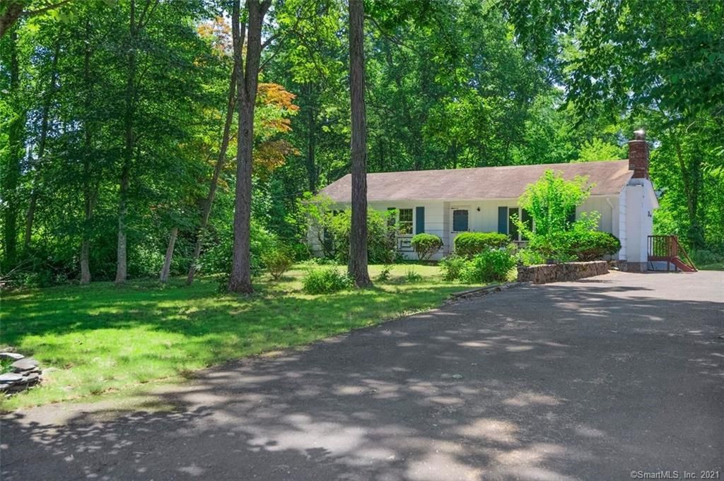 101 Pecks Ln, Hamden, CT 06518