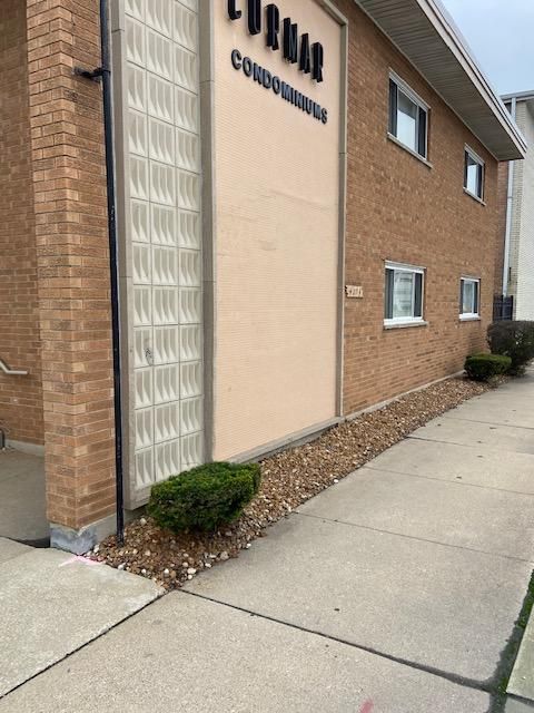 4211 W 95th St, Oak Lawn, IL 60453