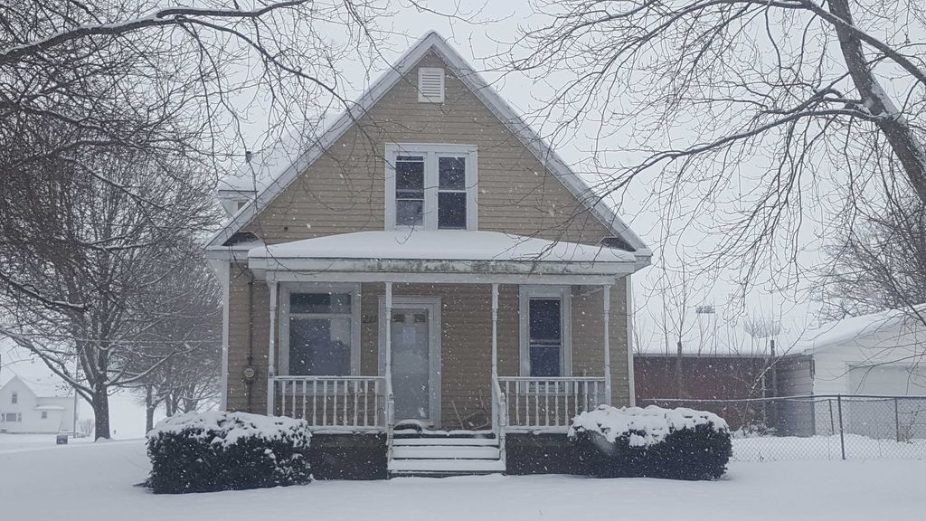 211 W 2nd Ave, Woodhull, IL 4 Bed, 1 Bath SingleFamily Home 5