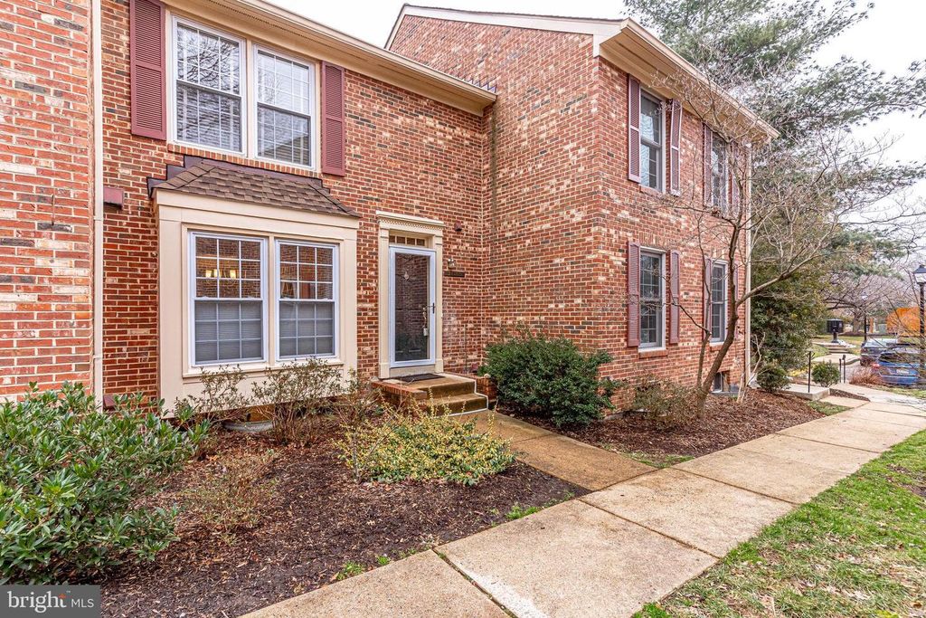 2434 S Walter Reed Dr E #5, Arlington, VA 22206