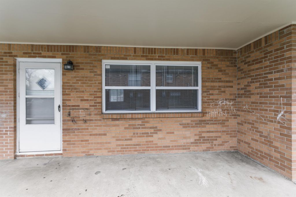 6327 Ash Ave #1, Kansas City, MO 64133