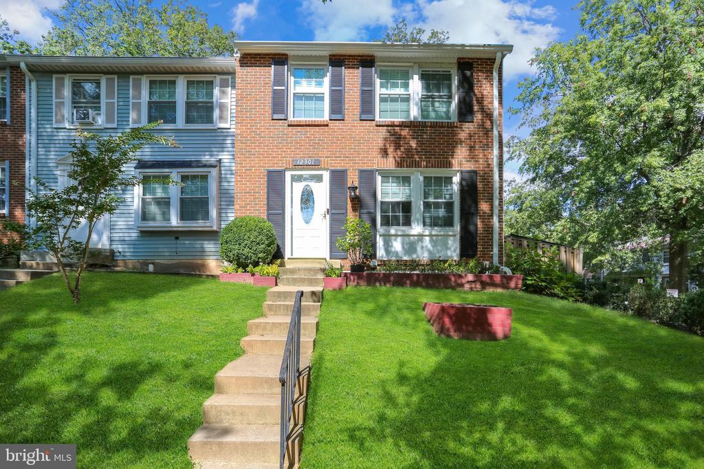 12301 Quail Woods Dr, Germantown, MD 20874