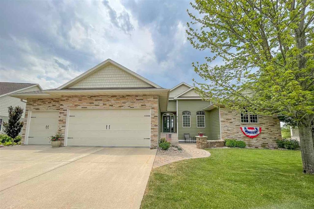 Homes For Sale In Dickinson County Iowa - Home And 3 Buildings To Be Moved Dickinson County Milford Midwest Land Management Real Estate Farm Management Real Estate In Iowa Minnesota Illinois : Zero required down payment also take over payments with first last month rent