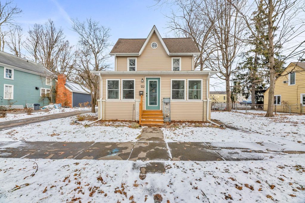 122 Pleasant St, Romeo, MI 48065