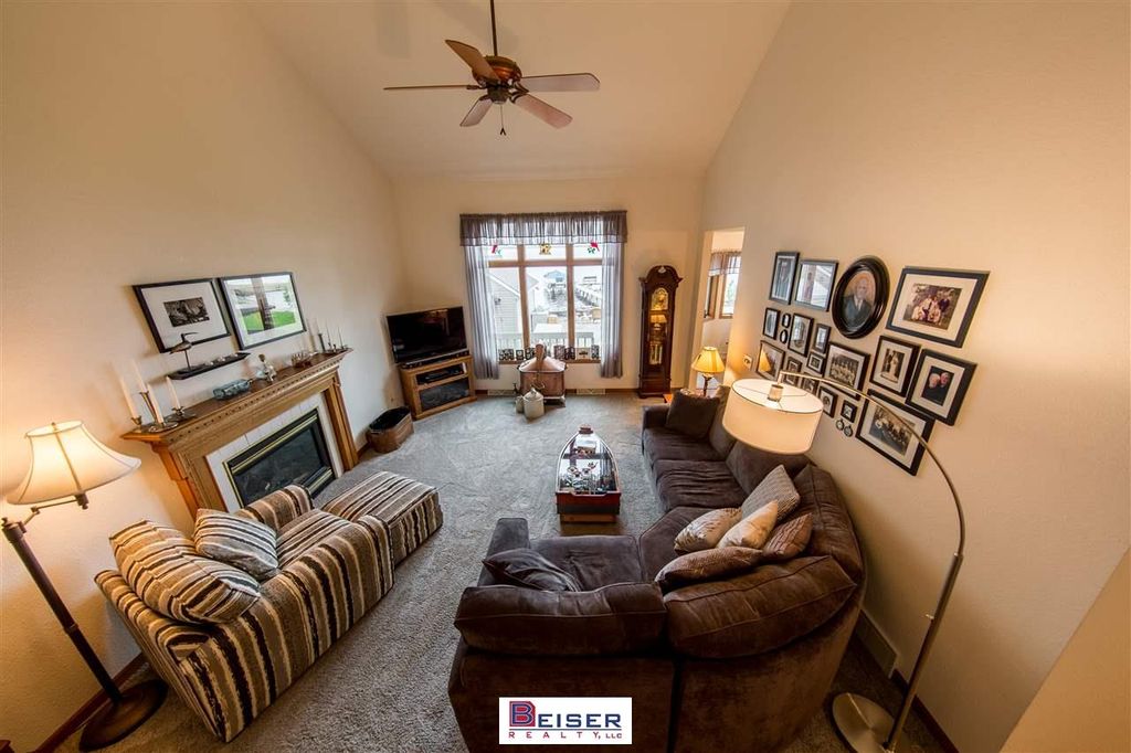 8886 Lakeside Ln, Winneconne, WI 3 Bed, 3 Bath SingleFamily Home