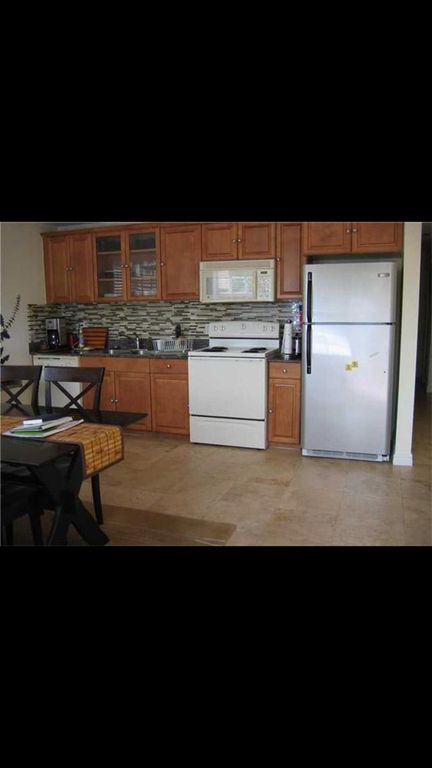 1016 71st St #107, Miami Beach, FL 33141