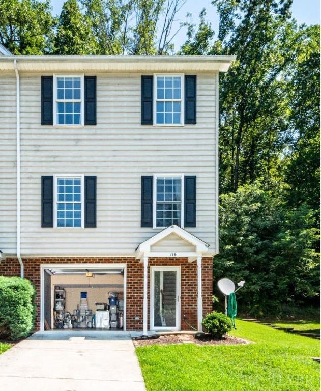 2009 Lakeside Dr 116, Lynchburg, VA 2 Bed, 3 Bath