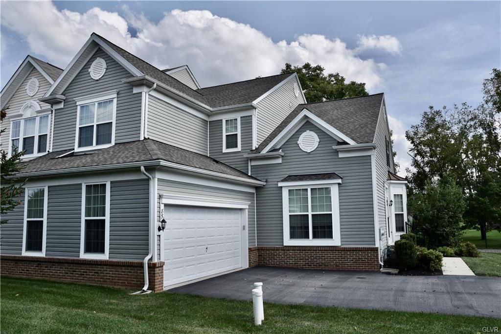 8516 Waterbury Ct, Breinigsville, PA 18031
