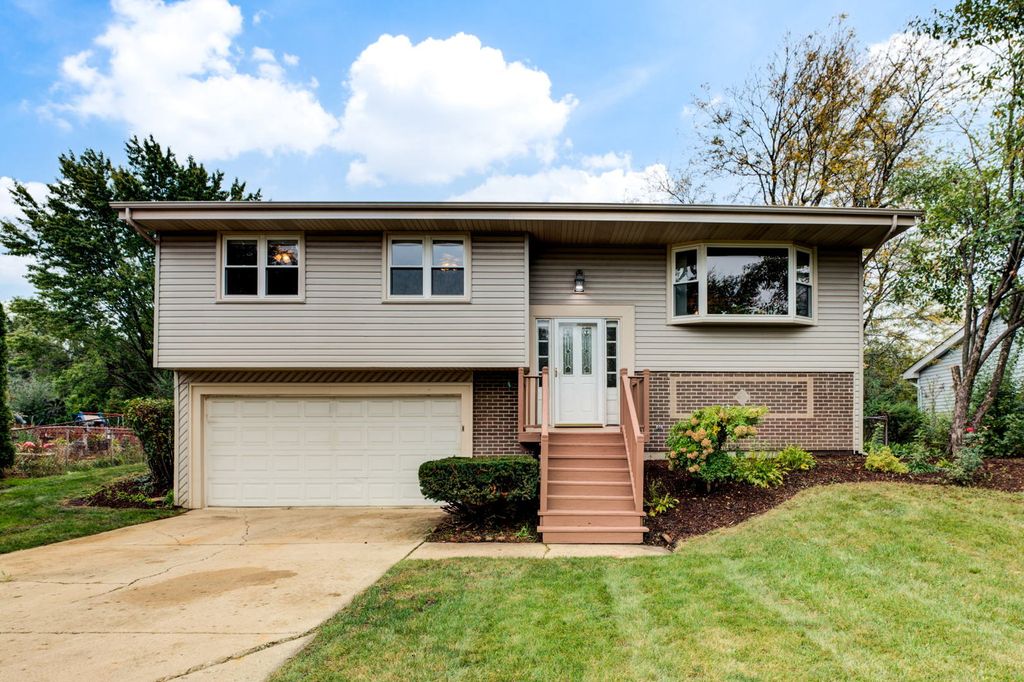 274 Winston Ln, Bloomingdale, IL 60108