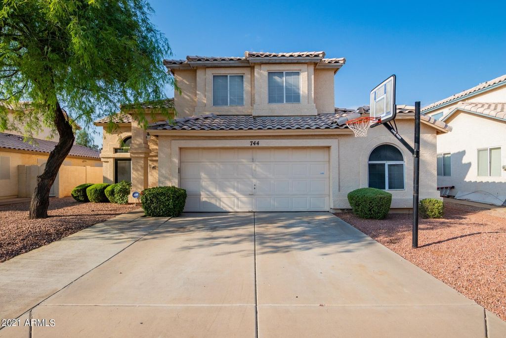 744 W Sereno Dr, Gilbert, AZ 85233