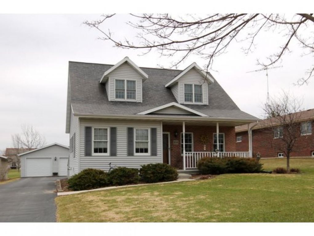 225 S Main St, Oakfield, WI 3 Bed, 3 Bath SingleFamily Home 22