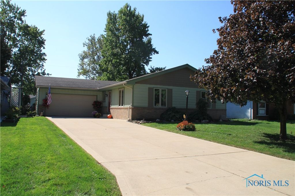 827 Jefferson Dr, Bowling Green, OH 43402