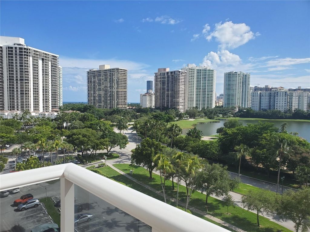 3675 N Country Club Dr #908, Miami, FL 33180