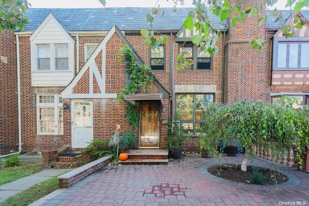 88-18 Rutledge Ave, Ridgewood, NY 11385
