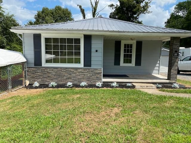305 Cedar St, Central City, KY 42330