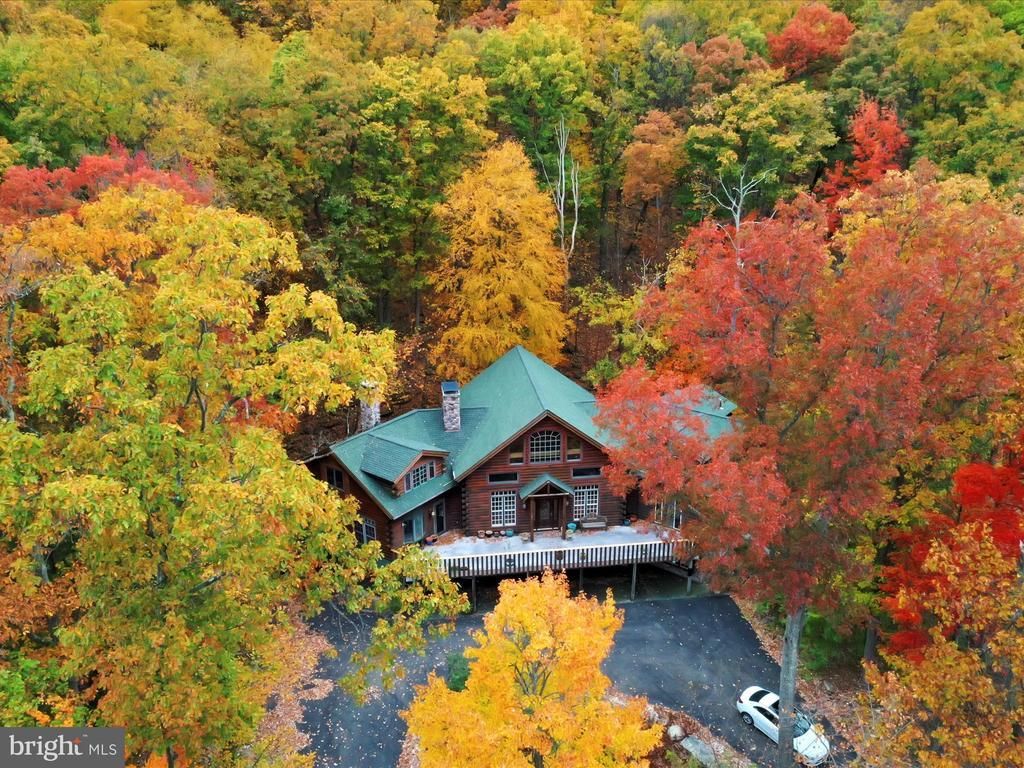 493 Lake Dr, Nesquehoning, PA 18240