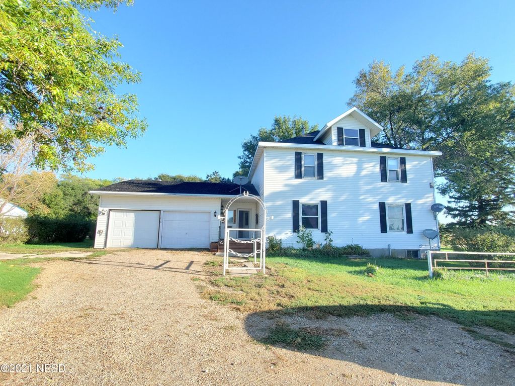 16331 450th Ave, Watertown, SD 57201