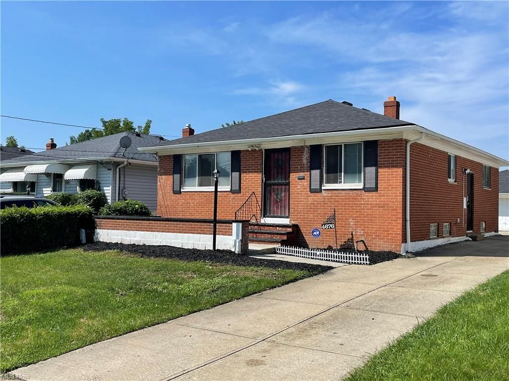 4676 Beechgrove Ave, Garfield Heights, OH 44125