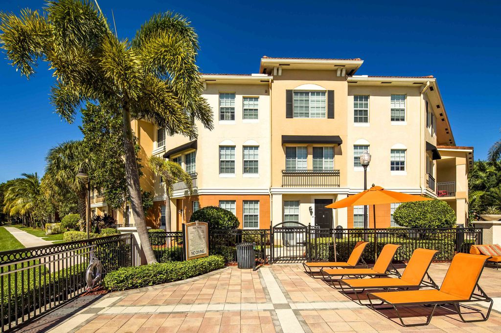 11700 SW 26th St, Hollywood, FL 33025