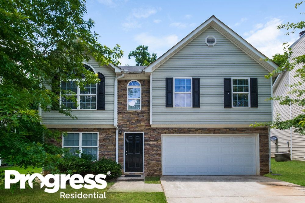 724 Patriots Point St, Locust Grove, GA 30248