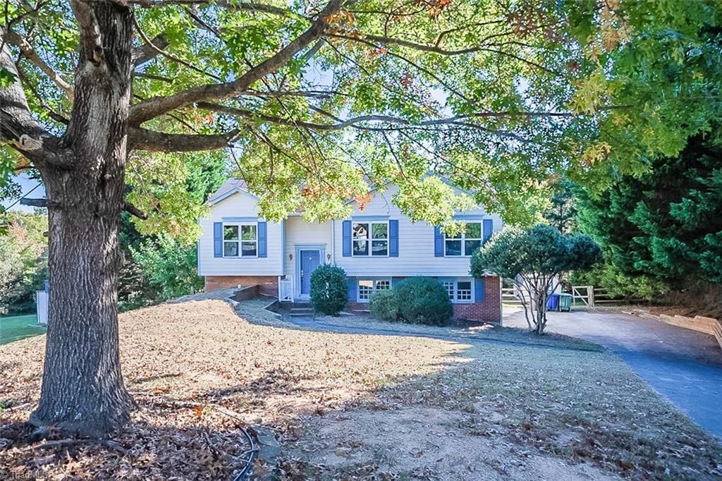 1928 Graywood Ct, Winston Salem, NC 27127