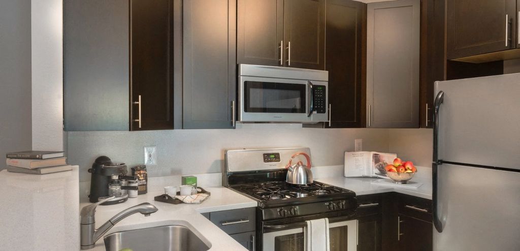 12000 Chase Crossing Cir, Rockville, MD 20852