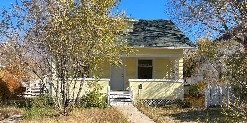 250 Chapin St, Chadron, NE 69337 See Est. Value, Schools & More