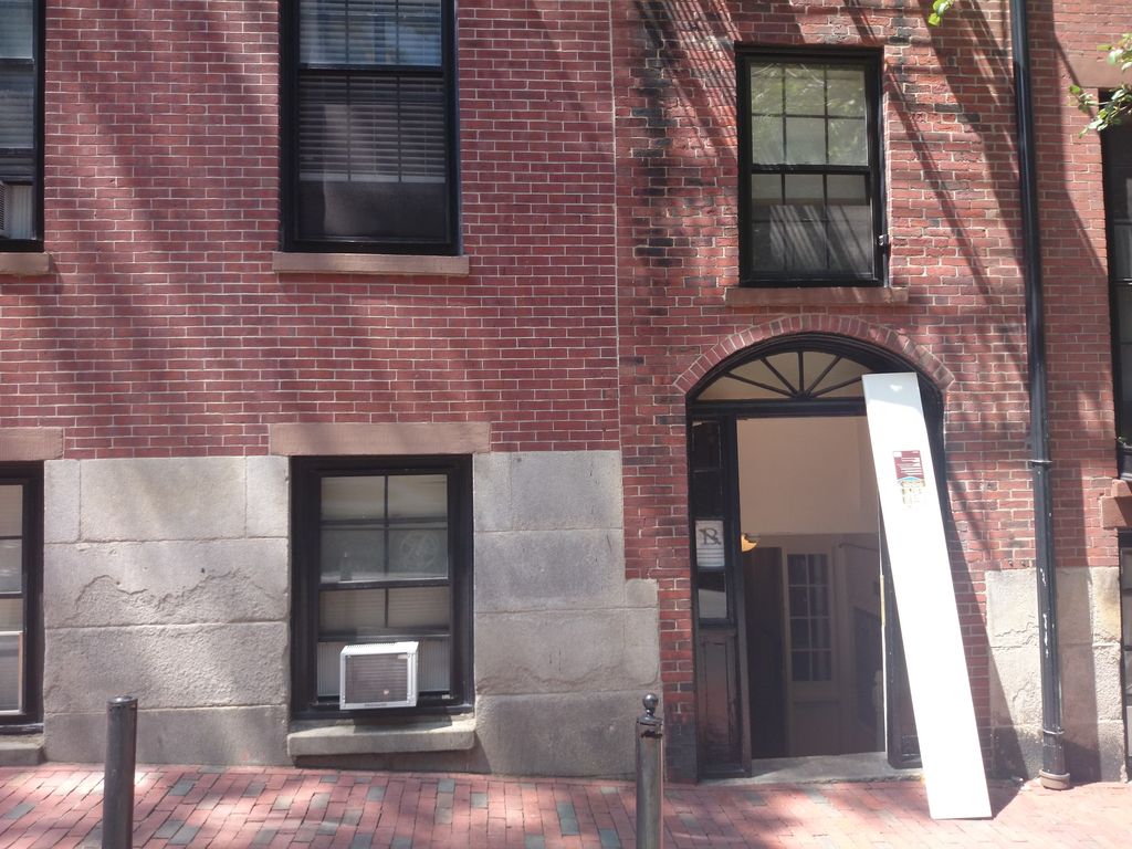 51 Hancock St #8, Boston, MA 02114