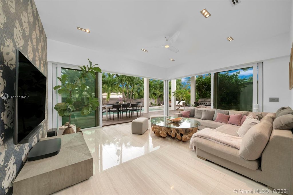 265 Fairway Dr, Miami Beach, FL 33141