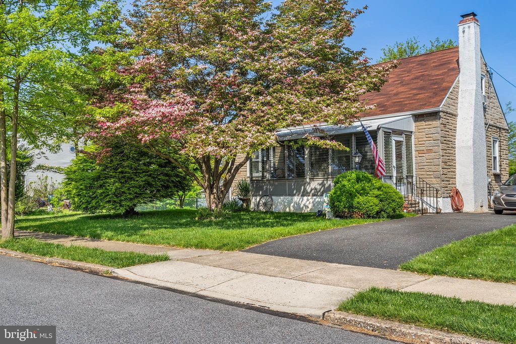 404 Edwards Dr, Brookhaven, PA 19015