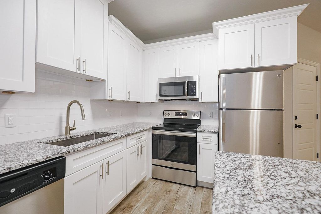 113 N Park Ct, Springtown, TX 76082