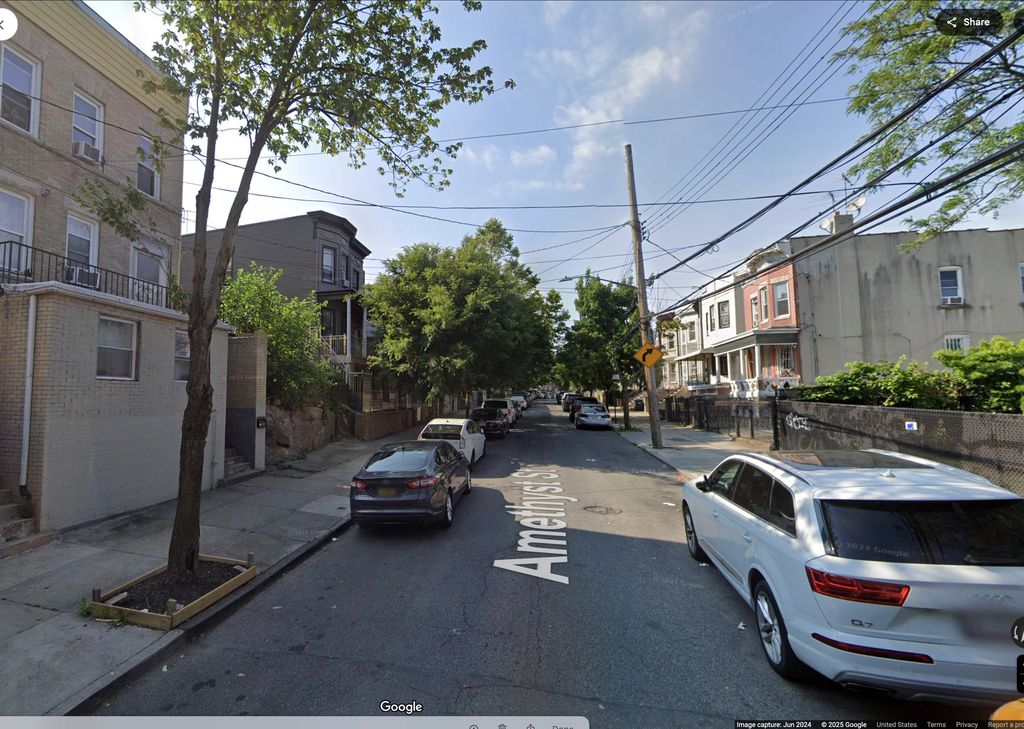 1823 Amethyst St #3, Bronx, NY 10462