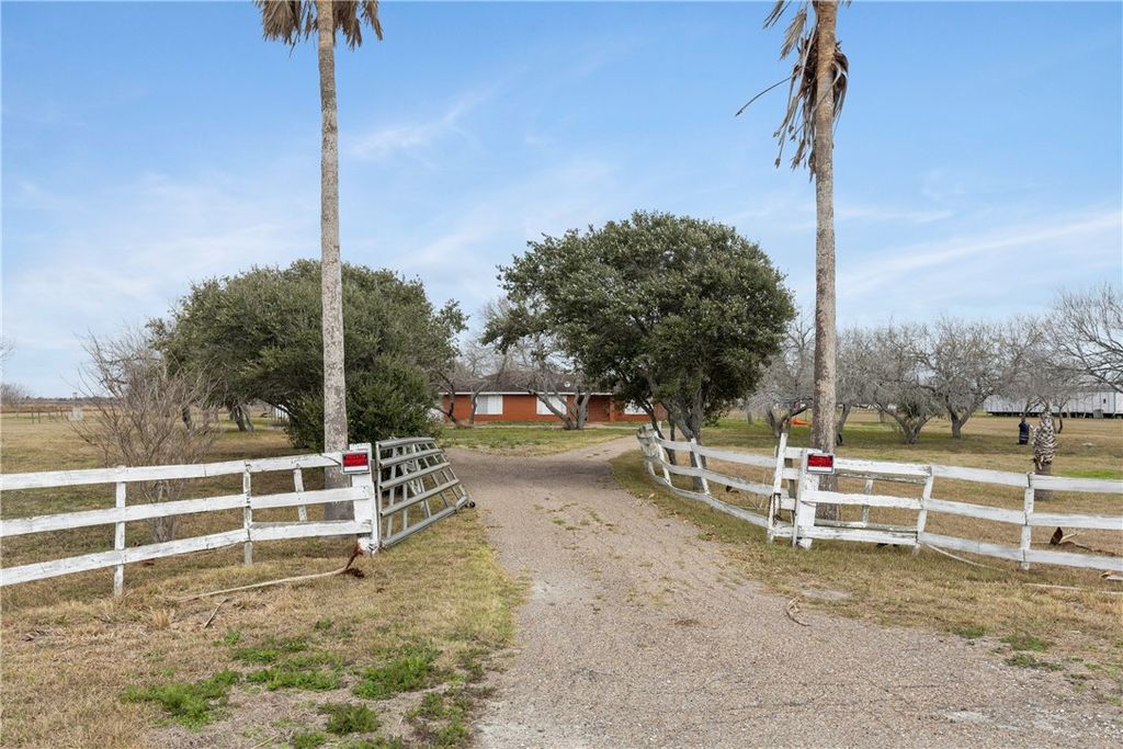 3422 County Road 36, Robstown, TX 78380