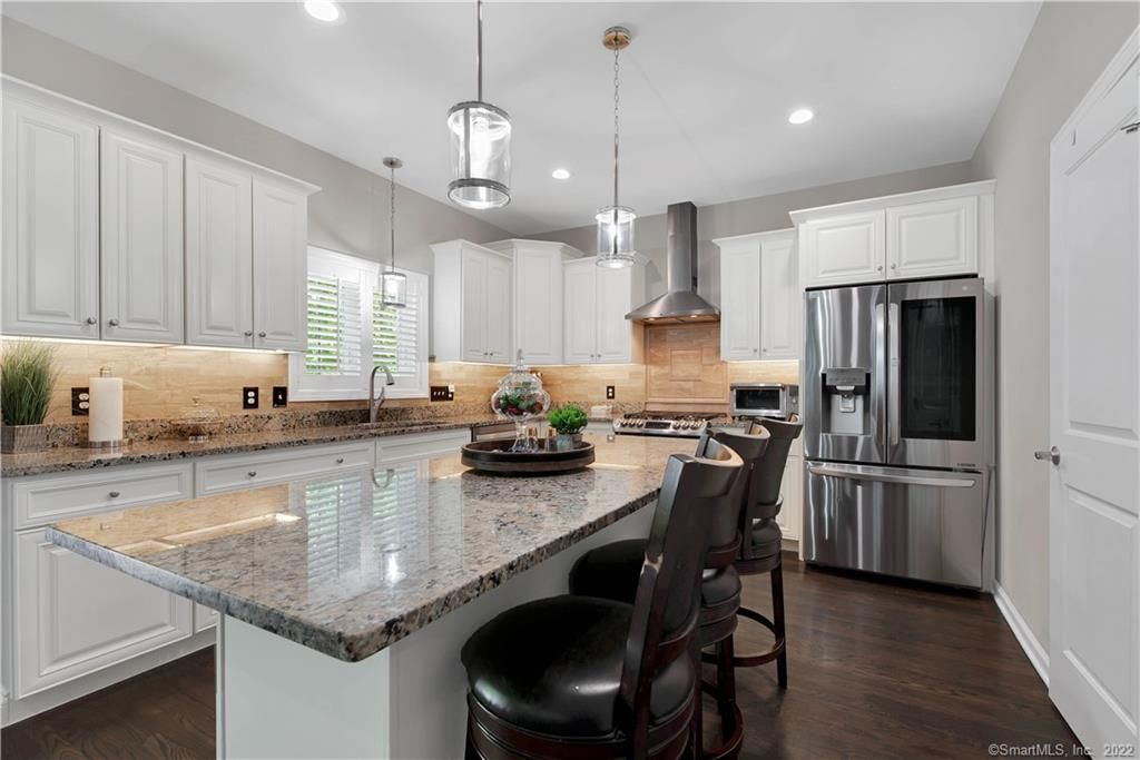 23 Old Oak Ct, Southington, CT 06489