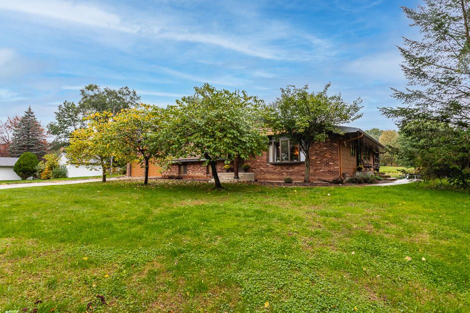 1571 N Sutton Rd, Jackson, MI 49202