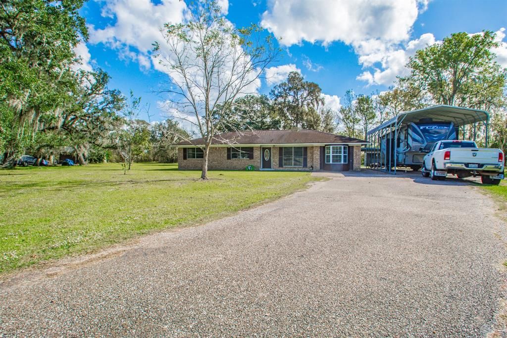 140 County Road 313, Sweeny, TX 77480