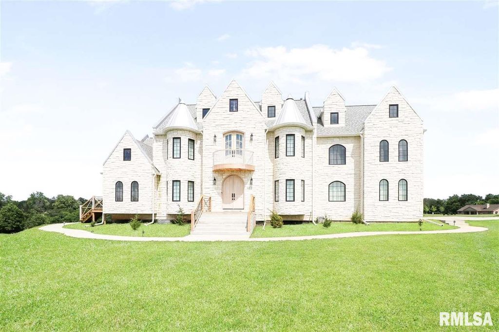 16810 Springfield Rd, Pekin, IL 61554