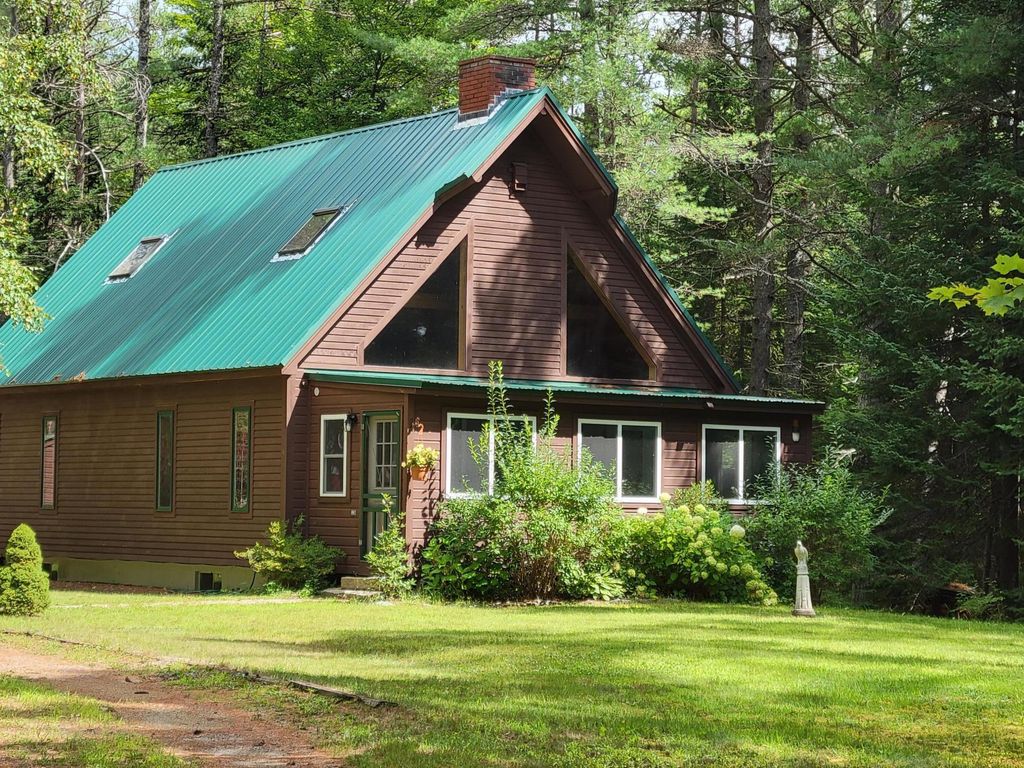 11 Woodland Dr, Harrison, ME 04040