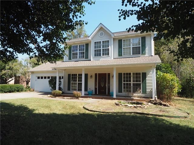 1635 6th St SE, Hickory, NC 28602