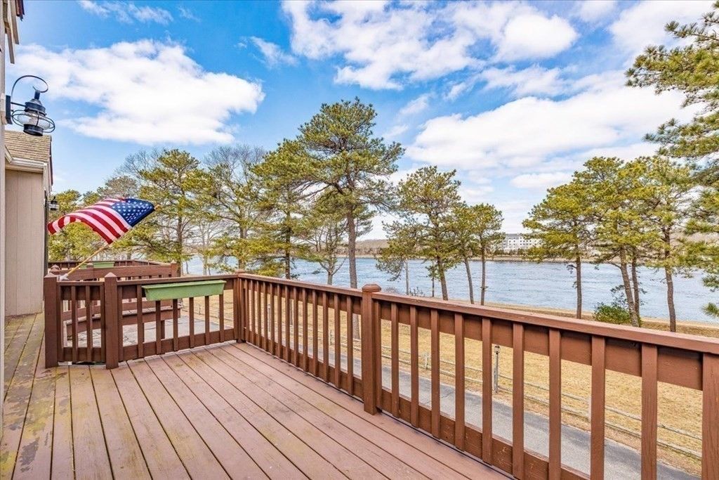 10 Ships Way #10, Bourne, MA 02532