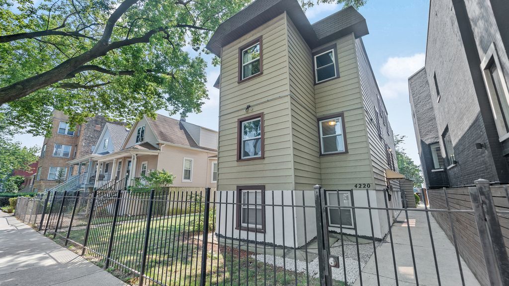 4220 N Whipple St #1E, Chicago, IL 60618