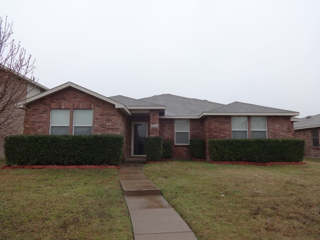 1021 Bumble Bee Dr, Lancaster, TX 75134
